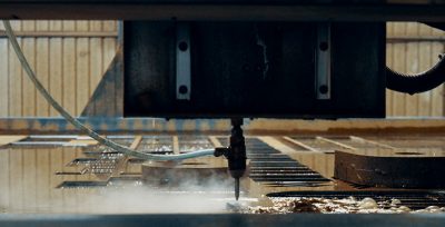 A water jet cutter